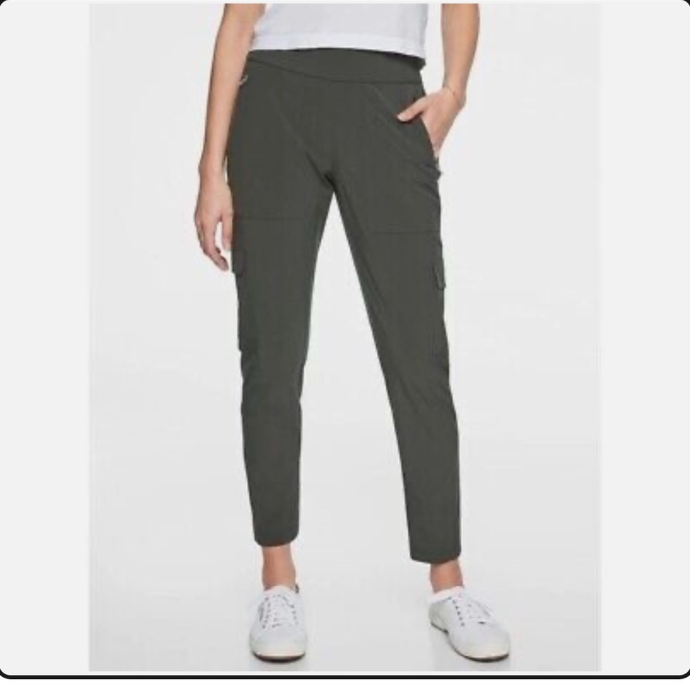 Athleta Chelsea Cargo Pockets Tapered Leg Pants Olive Green
